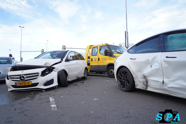 Gewonde na aanrijding op drukke Schieplein in Rotterdam