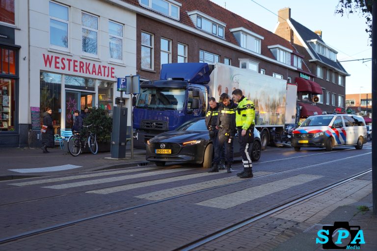 Voetganger geschept door automobilist op zebrapad Bergse Dorpstraat Rotterdam
