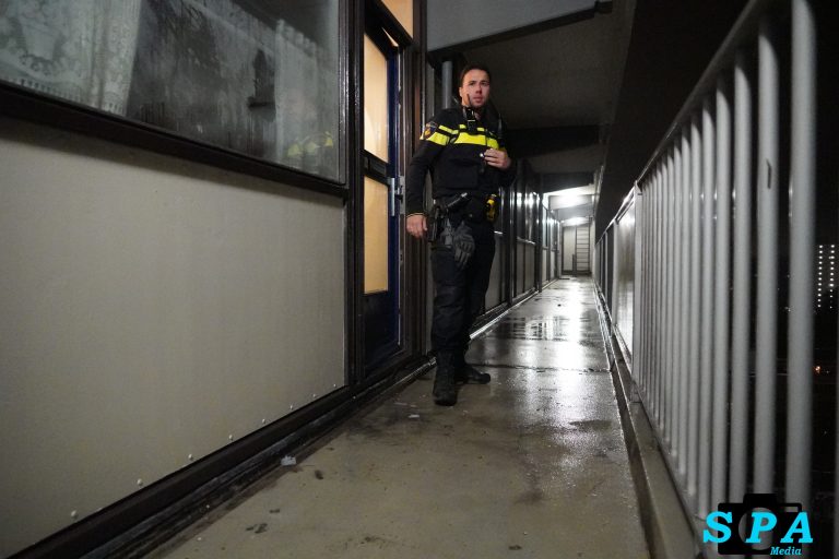 Lichte schade na explosie bij flatwoning Kromme Hagen Rotterdam