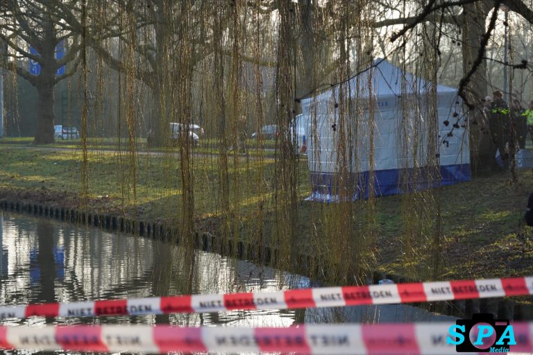 Overleden persoon aangetroffen in water Stadhoudersweg Rotterdam