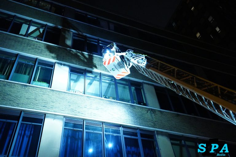 Onderzoek na melding brandgerucht in appartementencomplex Rocussenstraat Rotterdam