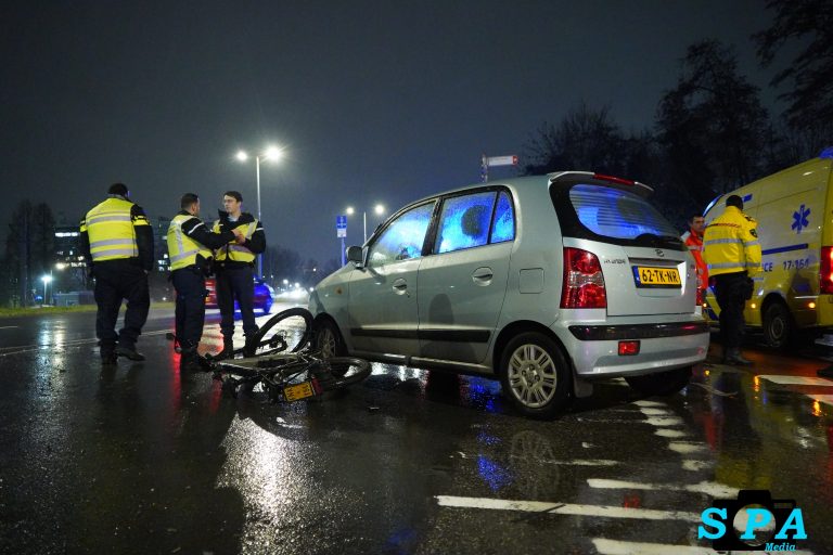 Speedbiker zwaargewond na aanrijding met auto; automobilist aangehouden N471 Rotterdam
