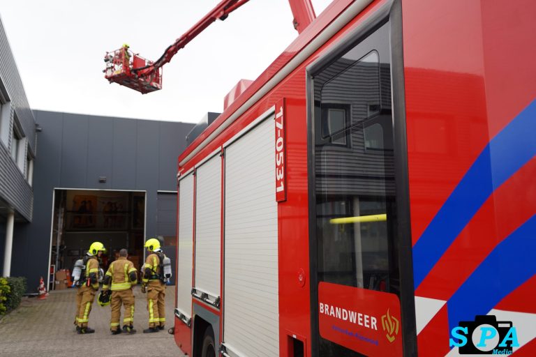 Ontruiming na brand in dak Hongkongstraat Rotterdam