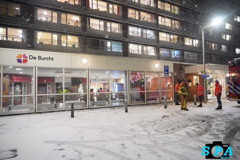 Zorgcentrum De Burcht zonder water na grote waterlekkage van Moorselplaats Rotterdam