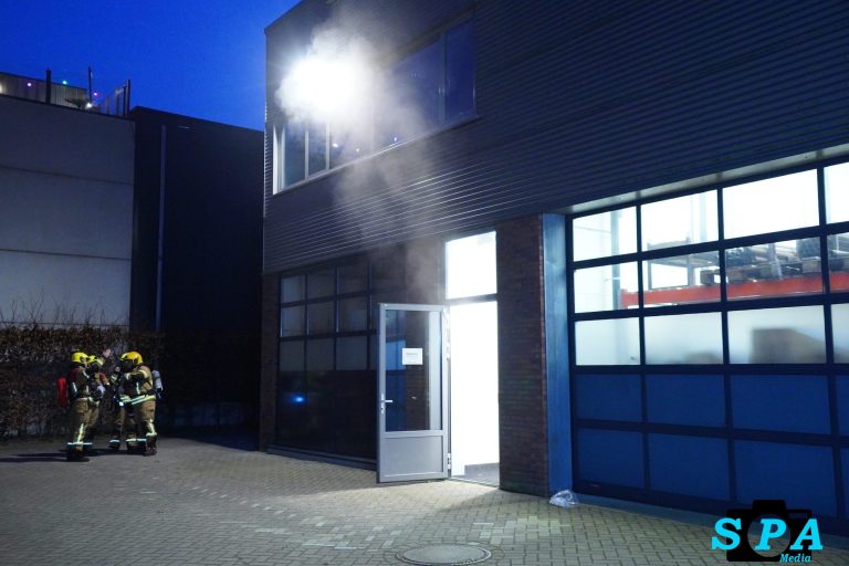 Lichte rookontwikkeling bij brand in bedrijfspand Hatostraat Rotterdam