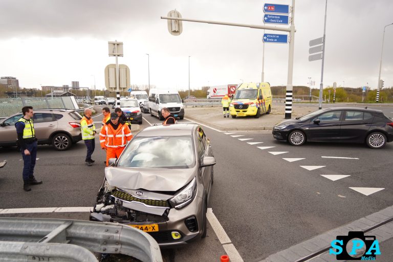 Opnieuw ongeval op N209 Bergschenhoek: auto eindigt tegen vangrail