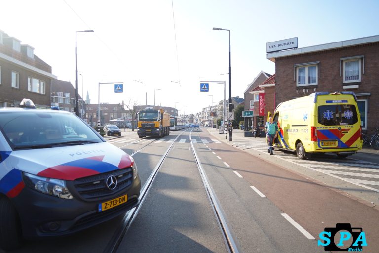 Scooterrijdster gewond na botsing met auto Kleiweg Rotterdam