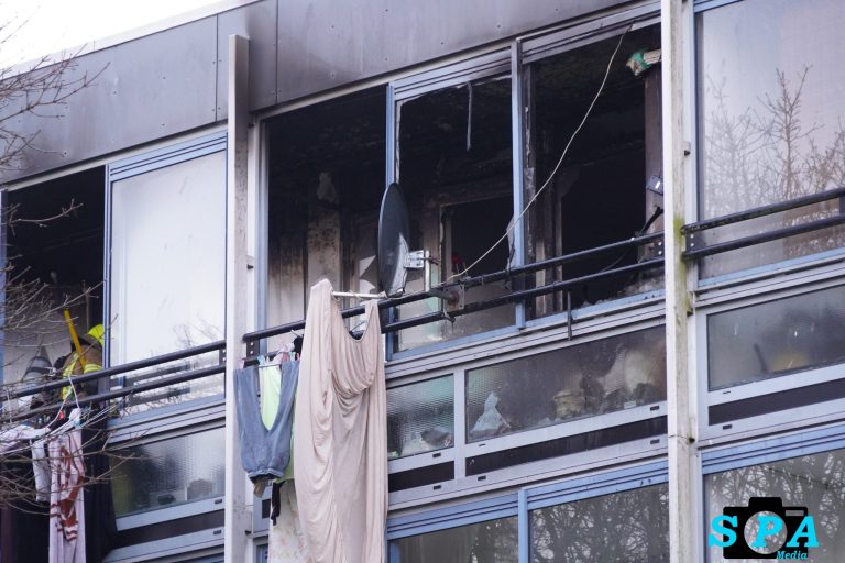 Flinke schade na brand in gordijnen flatwoning Achillesstraat Rotterdam