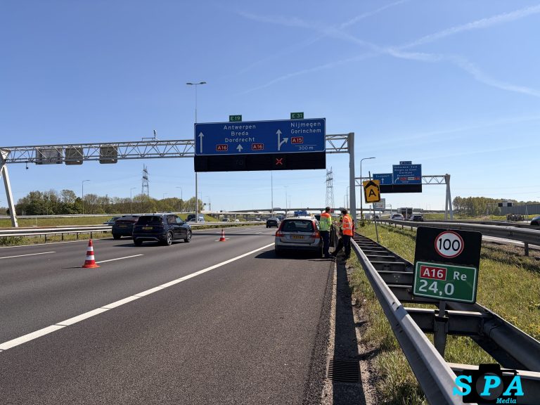 Vertraging op de A16 na ongeval twee auto’s A16 Rotterdam