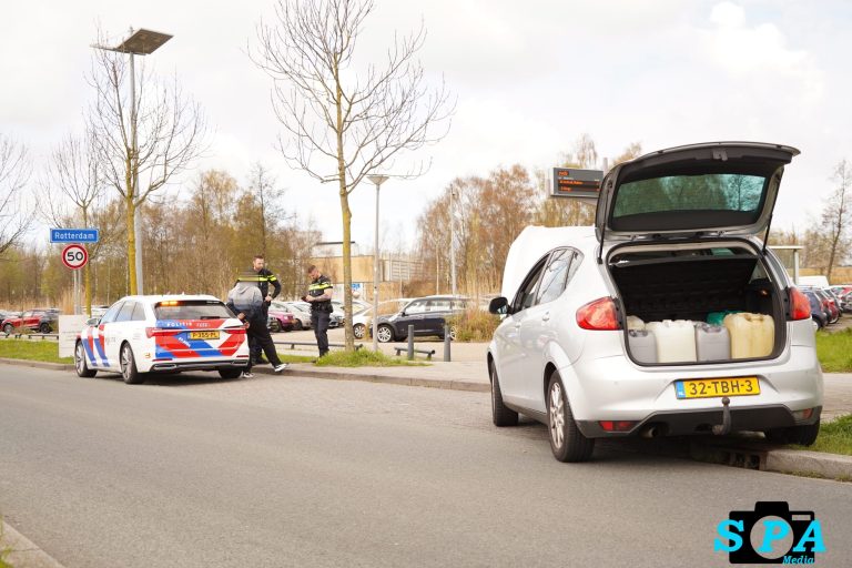 Man (52) uit Den Haag aangehouden met gestolen auto en jerrycans in Rotterdam