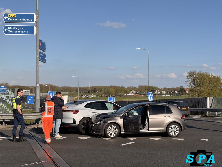 Verkeershinder en schade na aanrijding op N209 bij Bergschenhoek