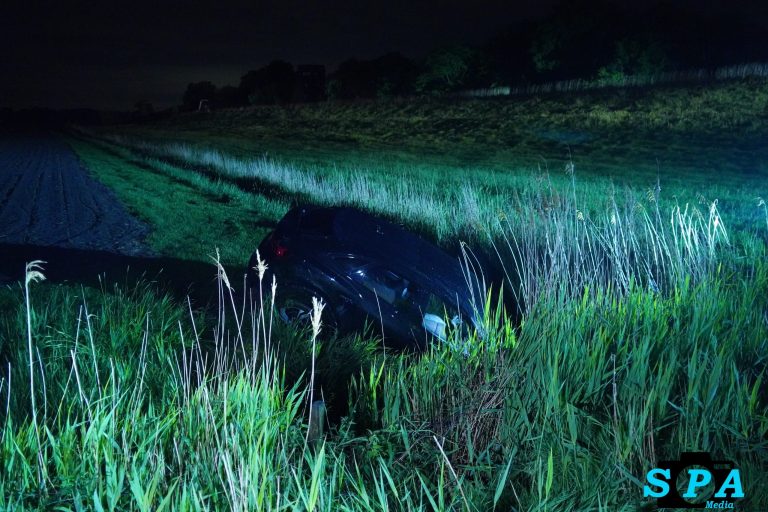 Man aangehouden nadat hij met auto in sloot belandt bij Moerkapelle; grote zoekactie door hulpdiensten