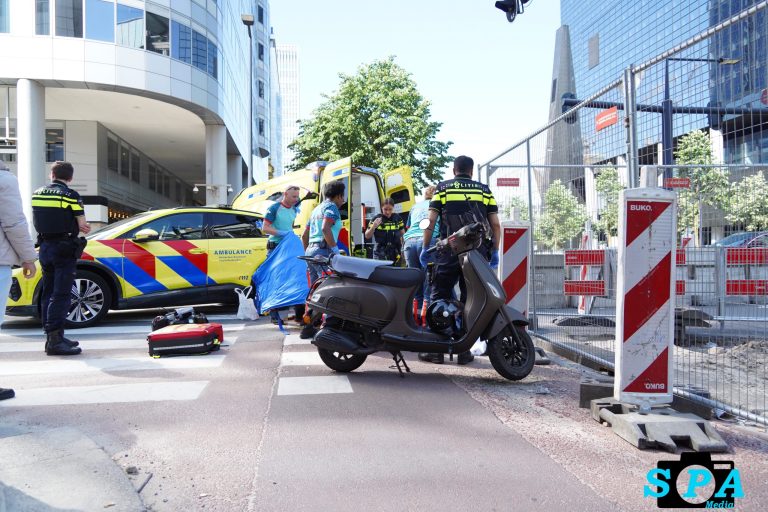 Scooterrijdster gewond na botsing met fietser Weena in Rotterdam