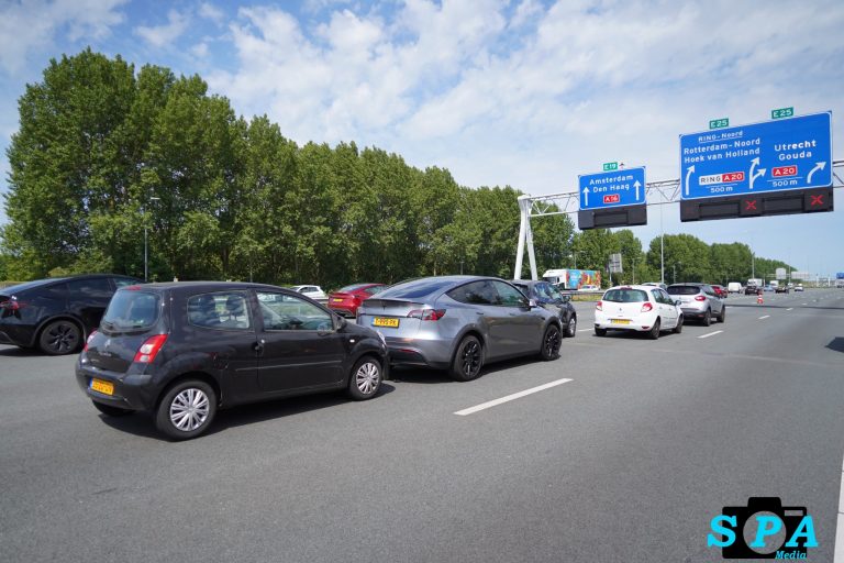 Kettingbotsing vier voertuigen A16 Rotterdam