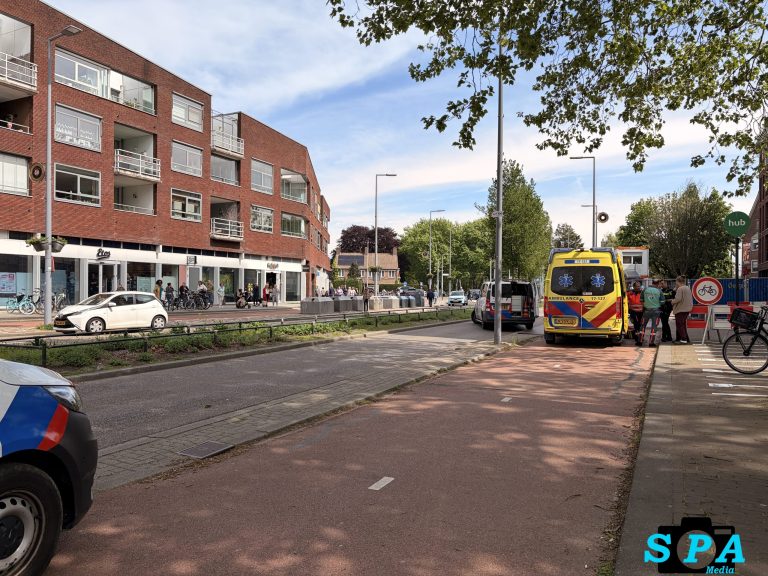 Fietser hard ten val op fietspad Adriaen van der Doeslaan in Rotterdam