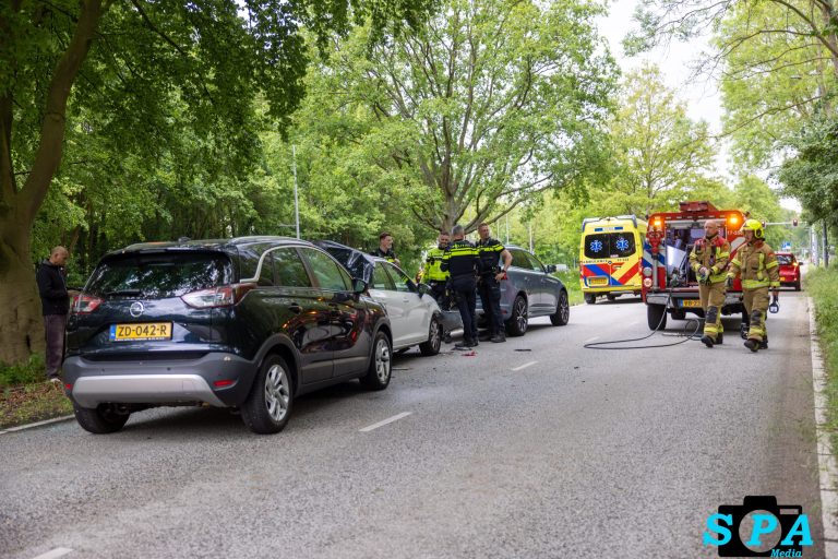Aanhouding en gewonde na kop-staartbotsing op Groene Kruisweg in Rotterdam