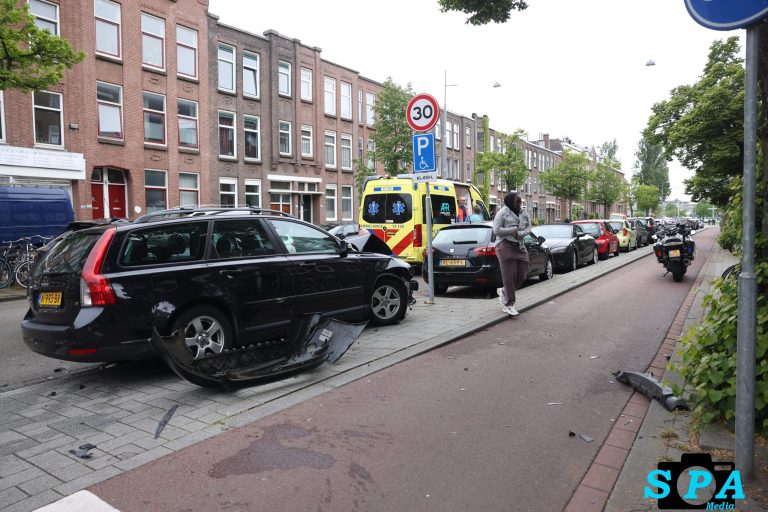 Gewonde nadat auto’s botsen op Beukelsweg in Rotterdam