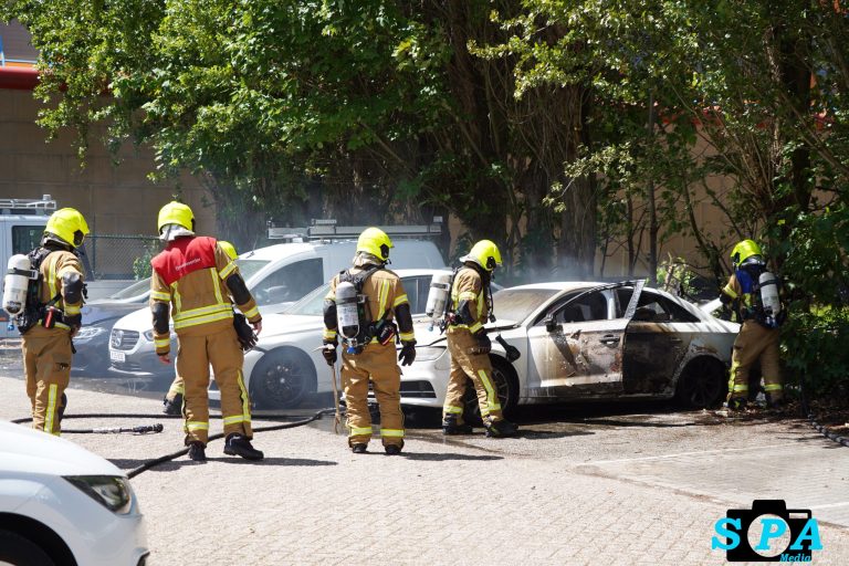 Auto total loss door brand bij autoschadeherstelbedrijf Abraham van Stolkweg in Rotterdam