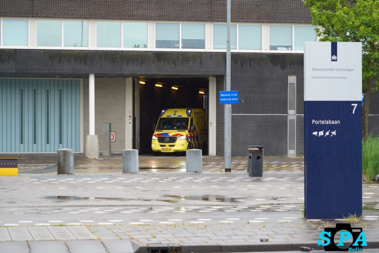 Lichtgewonde na rookintoxicatie bij brand in keuken detentiecentrum Portelabaan Rotterdam