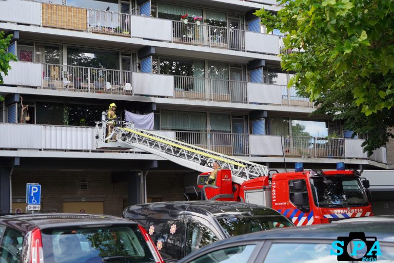 Bewoner en katten gewond na brand in flatwoning Wilgenlei in Rotterdam