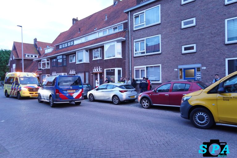 Scooterrijdster en pakketbezorger in botsing Burgemeester Baumannlaan in Rotterdam
