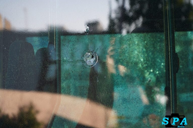 Schoten treffen RET-bus 32: gewonde en aanhouding na schietpartij in Rotterdam