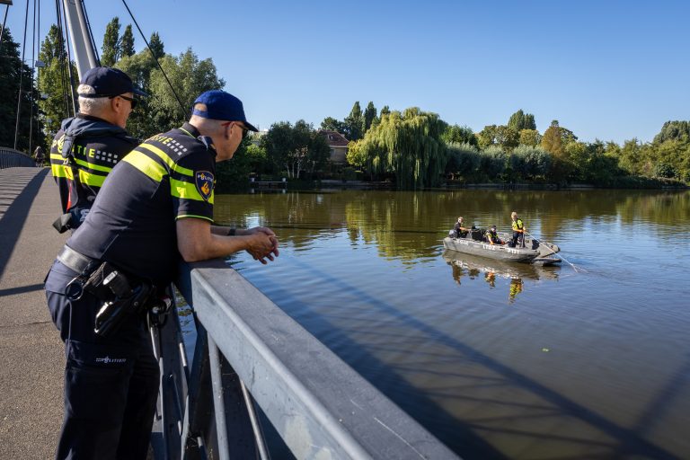 Politie zoekt opnieuw naar moordwapen vergismoord Rob Zweekhorst in Ringvaartplas Rotterdam
