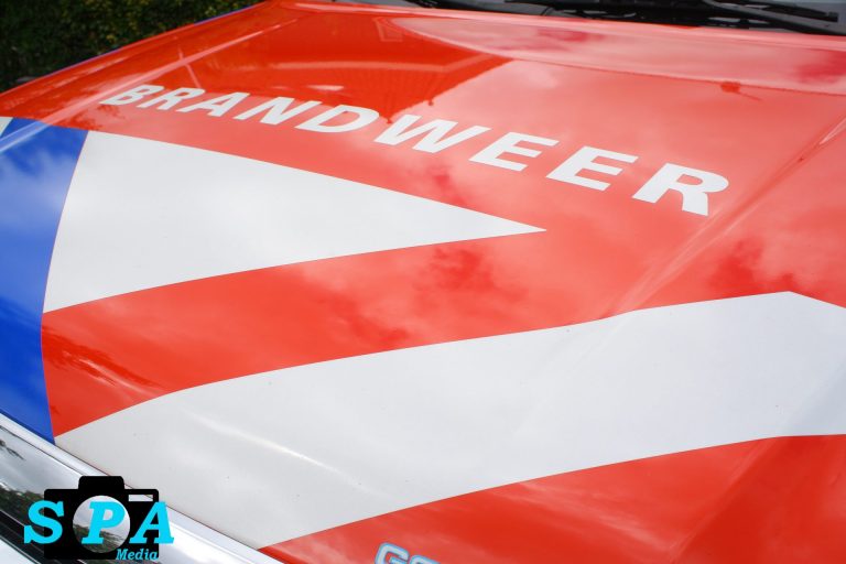 Uitslaande brand op dakterras van woning Stadhoudersweg in Rotterdam