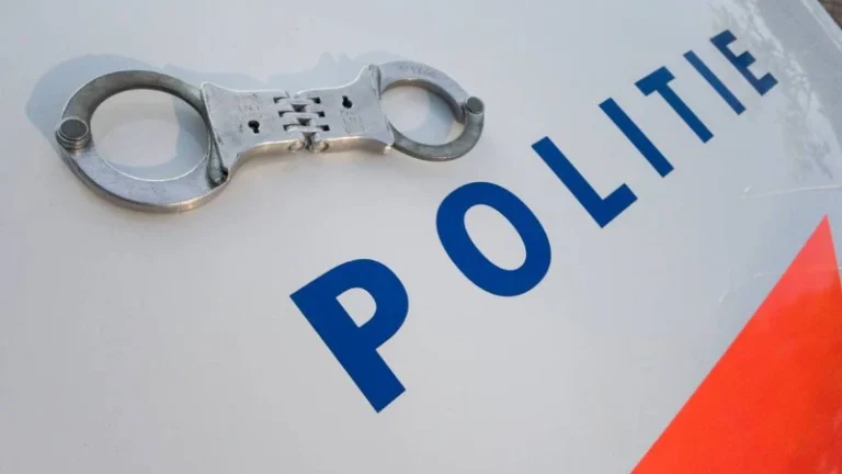Man met onbegrepen gedrag aangehouden na willekeurig neersteken van personen in Rotterdam