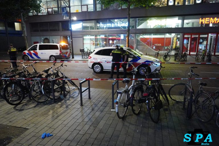Politie doet onderzoek naar steekincident Centrum Rotterdam Karel Doormanstraat in Rotterdam