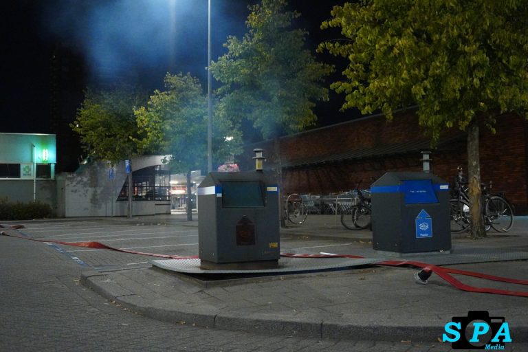 Ondergrondse papiercontainer in brand bij winkelcentrum Hesseplaats in Rotterdam