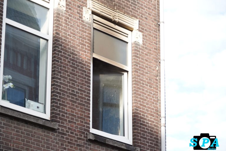 Keukenbrand in woning snel onder controle Zoomstraat in Rotterdam-Noord