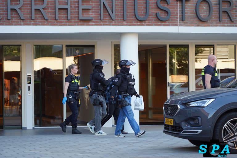 Zwaargewonde en aanhouding na steekpartij Arrheniusweg in Rotterdam