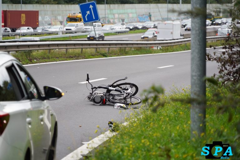 Fietser zwaargewond na ongeval toerit A20 Schieplein Rotterdam-Centrum