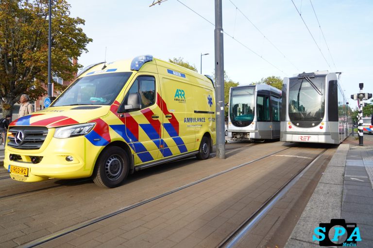 Skateboarder en tram botsen op Vierambachtsstraat in Rotterdam