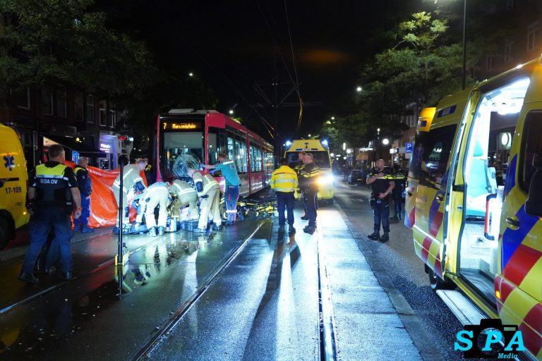 Twee voetgangers gewond na ongeval met tram 2e middellandstraat Rotterdam